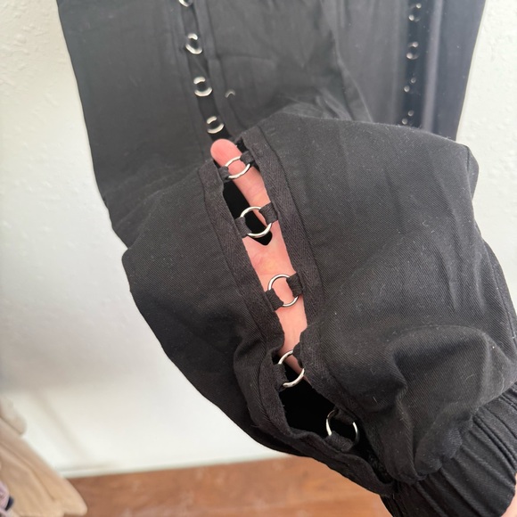 BlackMilk O Ring Cargo Pants - Picture 4 of 7